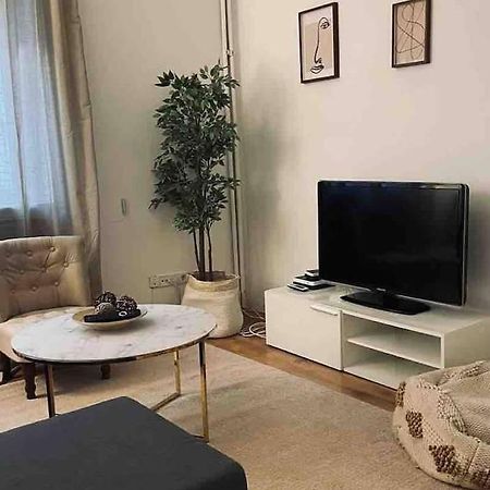 Excelente Piso De 3 Habitaciones En La Latina Madrid Exteriör bild