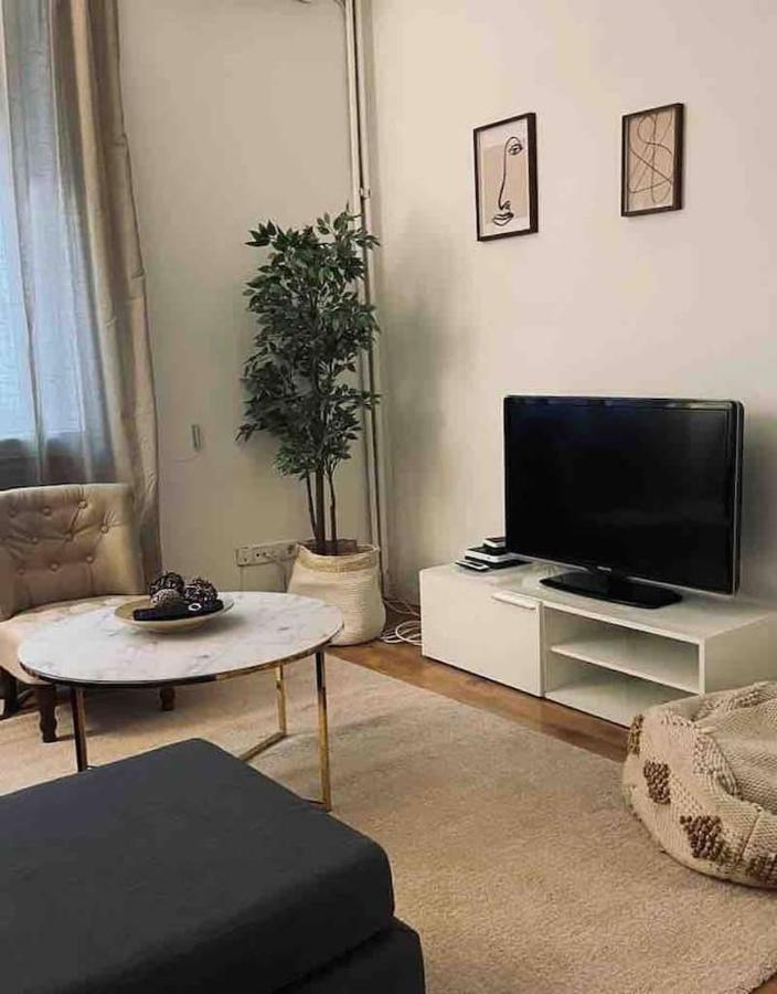 Excelente Piso De 3 Habitaciones En La Latina Madrid Exteriör bild