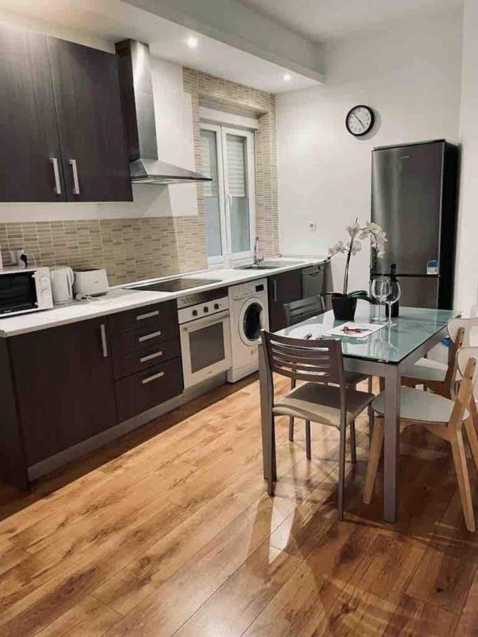 Excelente Piso De 3 Habitaciones En La Latina Madrid Exteriör bild