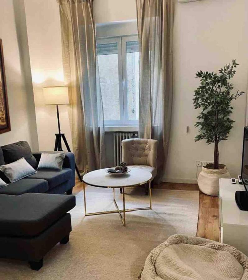 Excelente Piso De 3 Habitaciones En La Latina Madrid Exteriör bild
