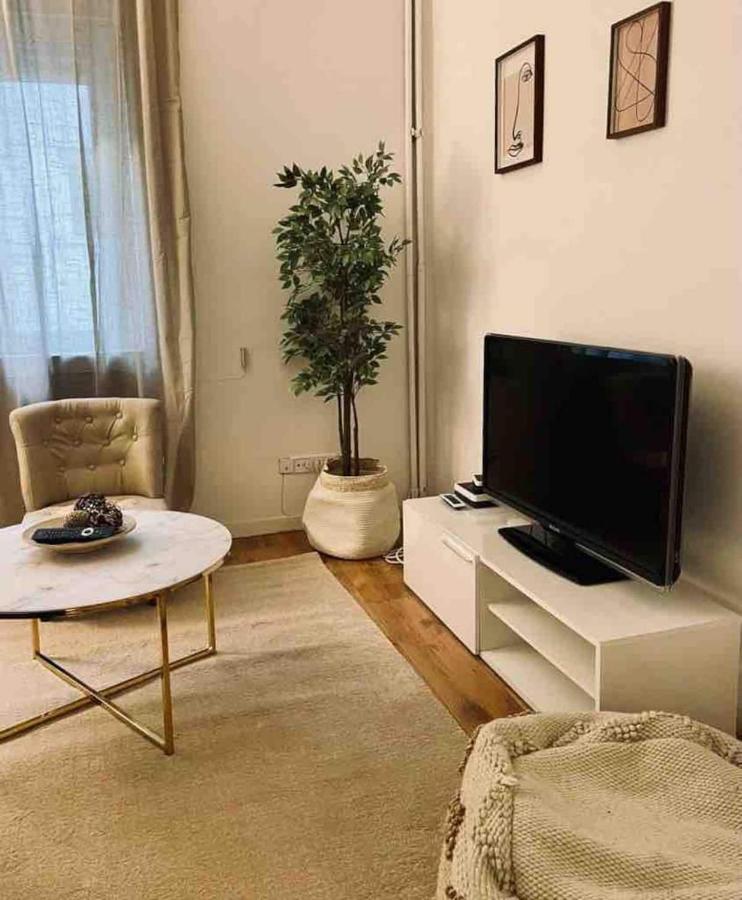 Excelente Piso De 3 Habitaciones En La Latina Madrid Exteriör bild