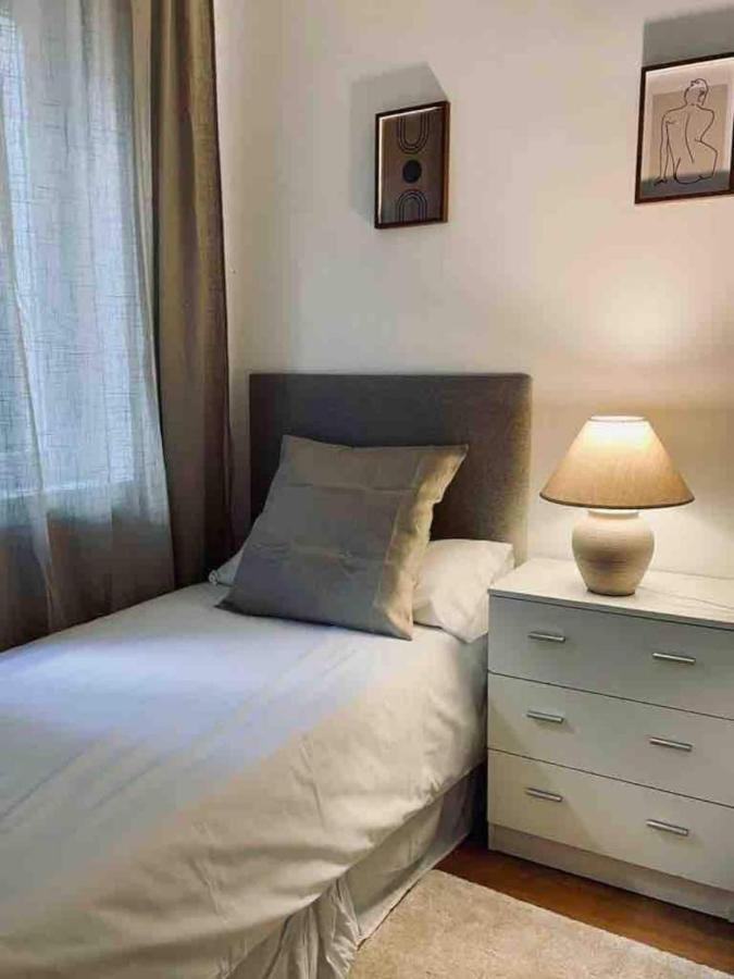 Excelente Piso De 3 Habitaciones En La Latina Madrid Exteriör bild
